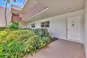 3621 Oaks Clubhouse Dr 104, Pompano Beach, FL 33069 Sold 11/12/24
