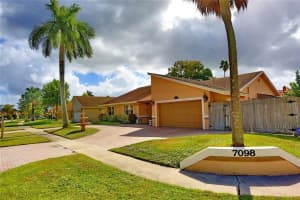 7098 NW 49th St, Lauderhill, FL 33319 Sold 12/23/24