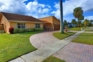7098 NW 49th St, Lauderhill, FL 33319 Sold 12/23/24