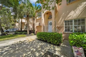 10679 NW 12th Mnr, Plantation, FL 33322 Sold 09/30/24