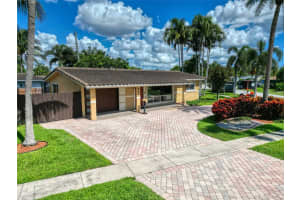 541 SE 4th St, Deerfield Beach, FL 33441 Sold 08/15/25