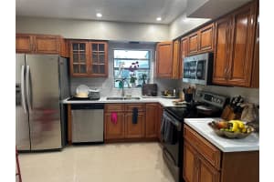 6521 sw 9th street, Pembroke Pines, FL 33023 Sold 01/15/25