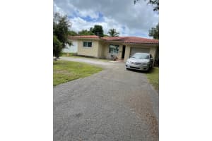 810 NE 119th St, Biscayne Park, FL 33161 Sold 11/01/24