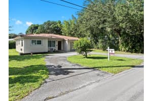810 NE 119th St, Biscayne Park, FL 33161 Sold 11/01/24