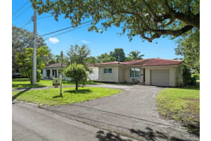 810 NE 119th St, Biscayne Park, FL 33161 Sold 11/01/24