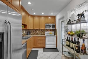 4270 NW 40th St 111, Lauderdale Lakes, FL 33319 Sold 12/05/24