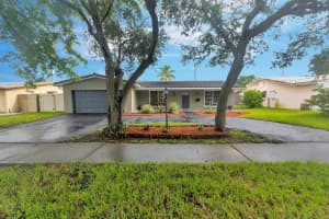 733 S Rainbow Dr, Hollywood, FL 33021 Sold 11/27/24