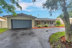 733 S Rainbow Dr, Hollywood, FL 33021 Sold 11/27/24