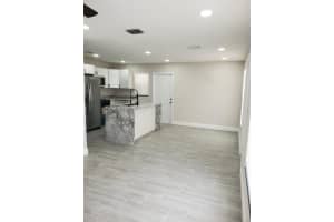 560 NW 18th St, Pompano Beach, FL 33060 Sold 03/13/25