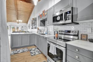 2340 Dogwood Ct, Pembroke Pines, FL 33026 Sold 10/30/24