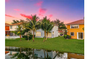 2230 NW 77th Ter, Hollywood, FL 33024 Sold 11/22/24
