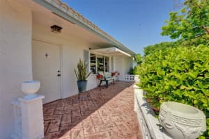 8220 NW 13th St, Plantation, FL 33322 Sold 01/27/25