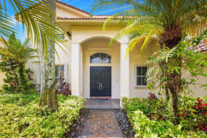 1642 Victoria Pointe Cir, Weston, FL 33327 Sold 12/11/24