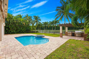 1642 Victoria Pointe Cir, Weston, FL 33327 Sold 12/11/24