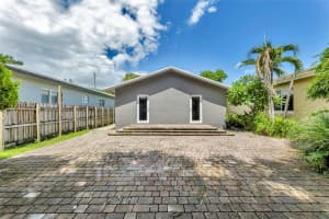 316 NE 34th St, Oakland Park, FL 33334 Sold 10/28/24