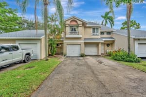 1952 Discovery Cir E, Deerfield Beach, FL 33442 Sold 03/19/25