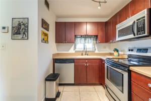 811 S Hollybrook Dr 106, Pembroke Pines, FL 33025 Sold 12/11/24