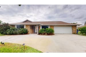 585 W Forest Trl, Vero Beach, FL 32962 Sold 08/21/25