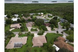 585 W Forest Trl, Vero Beach, FL 32962 Sold 08/21/25