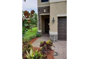 12350 N Village Cir 5, Davie, FL 33325 Sold 11/07/24