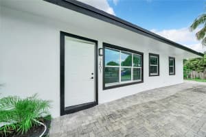 2401 NE 11th Ave, Pompano Beach, FL 33064 Sold 11/13/24
