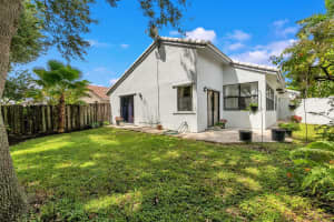 15210 Durham Ln, Davie, FL 33331 Sold 10/28/24