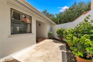 15210 Durham Ln, Davie, FL 33331 Sold 10/28/24
