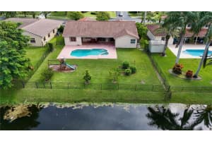 5001 Hawkes Bluff Ave, Davie, FL 33331 Sold 11/17/24