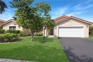 5001 Hawkes Bluff Ave, Davie, FL 33331 Sold 11/17/24