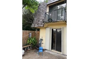 220 Woodland Rd 220, Palm Springs, FL 33461 Sold 11/12/24