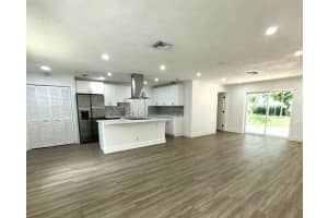 425 Greenbriar Dr, West Palm Beach, FL 33403 Sold 11/13/24