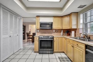 8480 NW 28th St, Sunrise, FL 33322 Sold 12/24/24