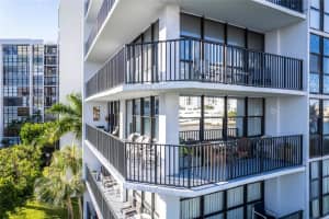 1000 Parkview Dr 420, Hallandale Beach