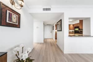 1000 Parkview Dr 420, Hallandale Beach, FL 33009 - MLS#F10463632