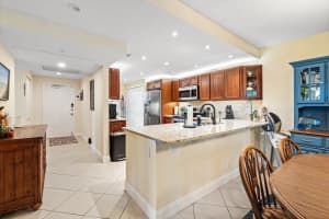 550 Oaks Ln 201, Pompano Beach, FL 33069 Sold 11/26/24
