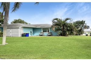 1076 SW 37th Ter, Palm City, FL 34990 Sold 01/03/25