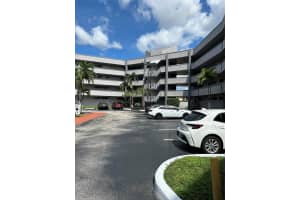 18000 NW 68th Ave A-403, Hialeah, FL 33015 Sold 01/13/25