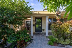 221 SE 9th Ct, Pompano Beach, FL 33060 Sold 05/07/25