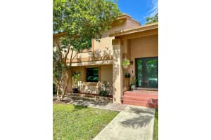13 Chestnut Cir 13, Cooper City, FL 33026 Sold 11/22/24