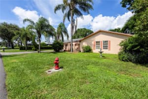 8153 SE Carlton St, Hobe Sound, FL 33455 Sold 01/16/25