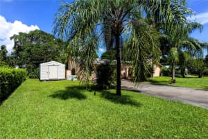 8153 SE Carlton St, Hobe Sound, FL 33455 Sold 01/16/25