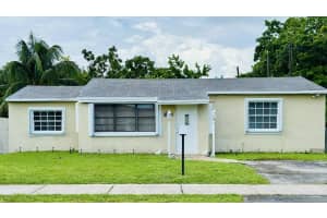2411 Plunkett Street, Hollywood