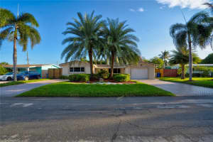 2374 NE 8th Ct, Pompano Beach, FL 33062 Sold 09/04/25