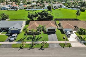 600 Fairfax Ave, Davie, FL 33325 Sold 12/05/24
