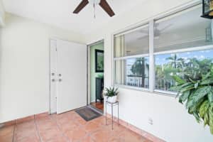 300 Layne Blvd 313, Hallandale Beach, FL 33009 Sold 05/02/25