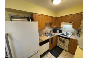 2607 NE 8th Ave 25, Wilton Manors, FL 33334 Sold 11/22/24
