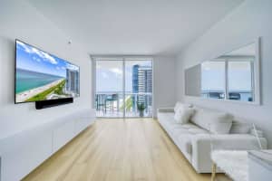6365 Collins Avenue 2406, Miami Beach, FL 33141 - MLS#F10465377