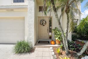 9602 NW 8th Cir, Plantation, FL 33324 Sold 01/22/25