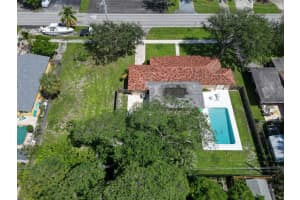 417 NE 11th Ave, Pompano Beach, FL 33060 Sold 03/31/25