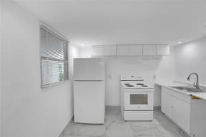 119 Royal Park Dr 1D, Oakland Park, FL 33309 Sold 02/28/25